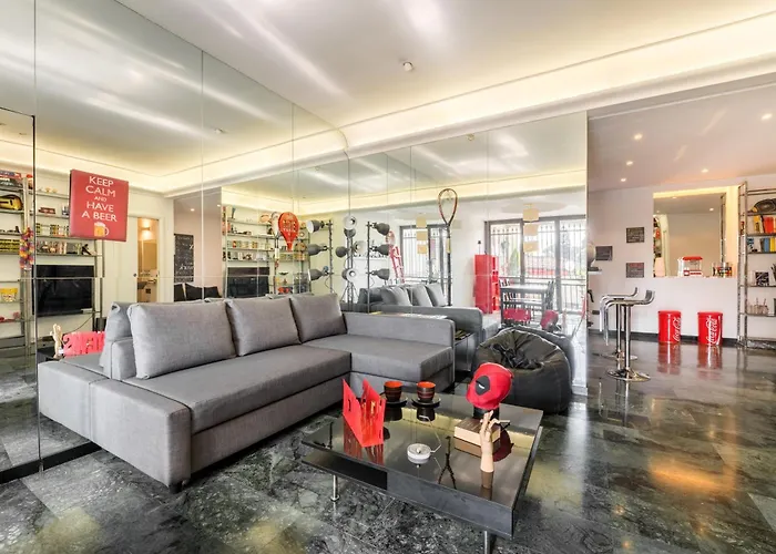 Comics Penthouse, Funny Flat Nearby Colosseum *